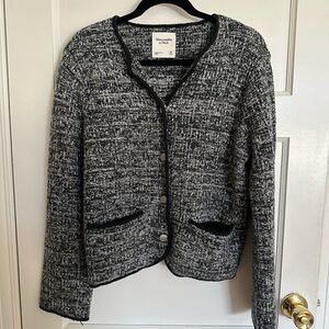 Abercrombie & Fitch Black and Gray Crew Neck Sweater